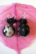 Boucles d'oreilles surprise noires