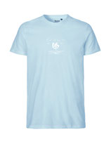 Herren T-Shirt Über dem Meer (light blue)