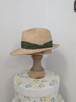 Strohhut Fedora mit grünem Ripsband