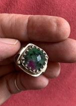 Ring mit Rubin-Zoisit und Herz