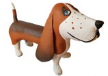 Handgefertigte Pappmaché Basset Hound Figur – Witziger Eyecatcher für Innenräume 241015412