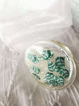 Bague 24 mm micro-billes transparentes et fimo forme Feuilles vertes