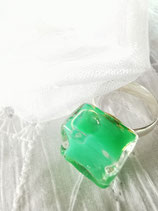 Bague 15X15 mm liquide vert