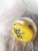 Bague 30 mm sable jaune et papillon fimo jaune et noir