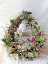 少し大きなバラの雫リース