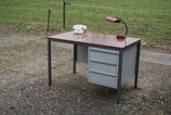 Bureau met drie laden