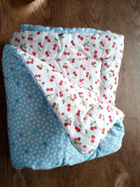 Couette pour lit bébé "papillons/cerises"