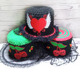 Klorollenhut mit Kirschen oder Herz- und Flügelmotiv, Gothic, Halloween