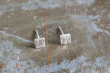 Boucles d'oreille clous carrés en argent