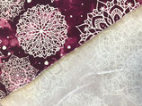 French Terry in lila Batik mit weißen Mandalas  - 92 % Baumwolle 8 % Elasthan Breite 150 cm