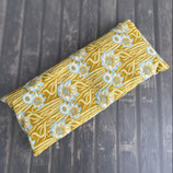 Coussin pour le repos des yeux jaune à fleurs