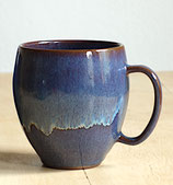 Blauer Henkelbecher