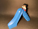 *Sale* Duplo Junge auf großer Rutsche /oben rechts eine Ecke abgebrochen)