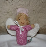 Schutzengel blond mit rosa Mützchen