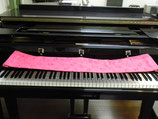 ペキとなるふたのピアノ用　最新型ピアノブラインド(ピンクの地にネコのもようの生地)