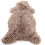 Peau de mouton teintée grège