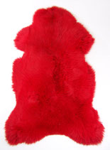 Peau de mouton teintée rouge