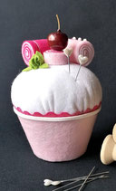 Nadelkissen Cupcake Törtchen Kirschtraum in Rosa/Weiß
