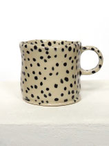 kleine Tasse mit Pünktchen