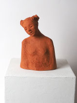 rote Skulptur Mädchen 3