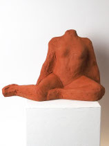rote Skulptur Mädchen 6