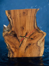 Uhr aus Eibenholz