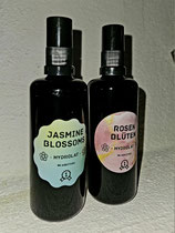 Reines Hydrolat in Violettglassprühflasche