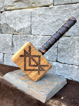 VERKAUFT: Großer Mjölnir auf Felsplatte Eiche