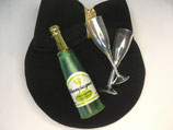 Fascinator schwarz, Schleife, Gläser, Flasche