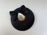 Fascinator schwarz mit Schleife und Vintage-Perlmuttobjekt