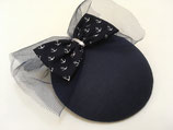 Fascinator dunkelblau mit Schleife weißen Ankern und Tüll