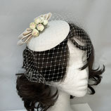Braut Fascinator weiß Satin mit Schleier, großer Schleife, Strassornament