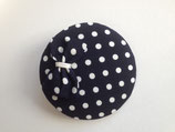 gepunkteter Fascinator dunkelblau weiße Polkadots mit unterschiedlichen Schleifen