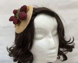 Fascinator mit natur Strohbasis mit Brombeeren und Blättern