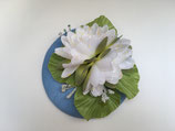 Seerosen Fascinator hellblau Taft, Seerosen, Blätter, Ästchen