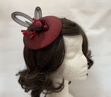 Fascinator weinrot geknitterter Stoff, Loop und Beeren