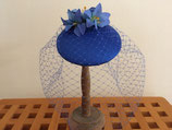 Fascinator royalblau mit Schleier, Schleife, Blüten