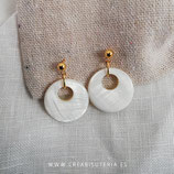 Pendientes aros flamenca pequeños nácar y base bolita dorada AROSF002