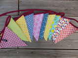 Bunte Ketten mit braunem Band