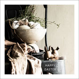 Postkarte  Q85x85mm, Happy Easter – Stuhl mit Schale