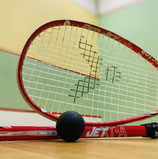 1 Std. Squash/ Federball/ Jazzminton/ Tischtennis