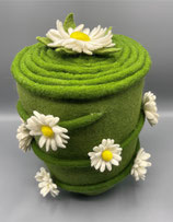Filz-Urne "Gänseblümchen, grün", handgemacht von Erika Amon