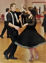 ab Donnerstag, 03.04.2025 - 18:15-20:00 h - (4x2 Ustd.) - B42102  Boogie Woogie - Stufe 4 - Fortgeschritten