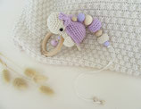 Babyschalenanhänger Schildkröte flieder/creme/natur