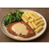 Schnitzel mit Rahmsoße mit Rigatoni und Salat