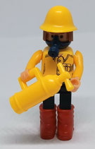 Feuerwehrübung 1990 - Feuerwehrmann mit Feuerlöscher - gelb