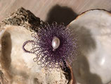 3fache Blume mit Süsswasserperle in 3 Lila-Tönen