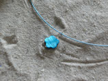 Türkises Edelstahlseidenhalsband mit Türkisfarbenem Anhänger aus Perlmutt "Blume"