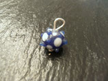 Perlenanhänger aus einer auffälligen Lampworkperle "Blaue-Weiße Ornament Perle"