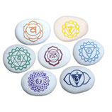 Gegraveerde steen 7 Chakra Pebbles (3 tot 3,25 Inch) set van 7